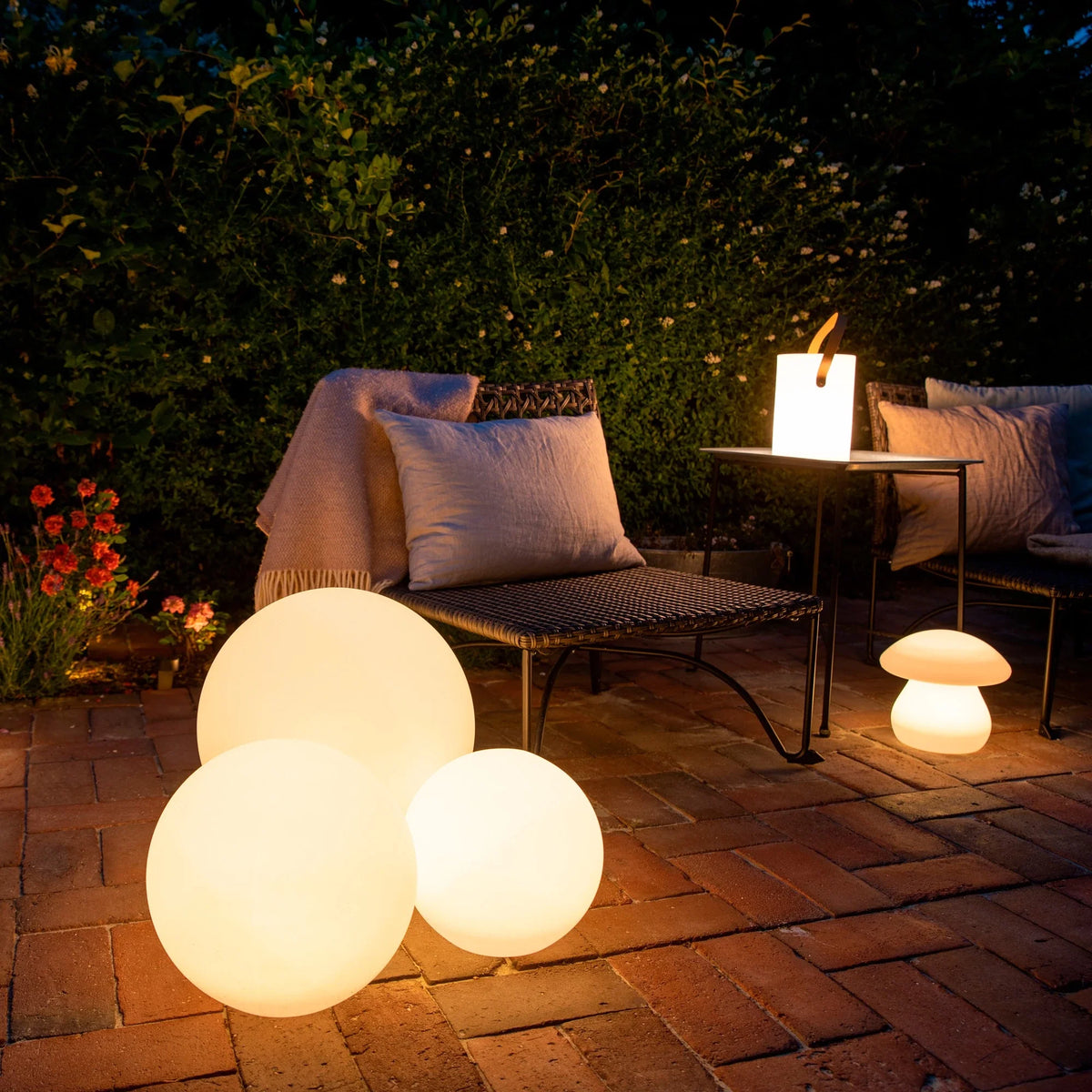 LED Nordic - LED-sfärer för trädgården med solceller – LED-nordic.com